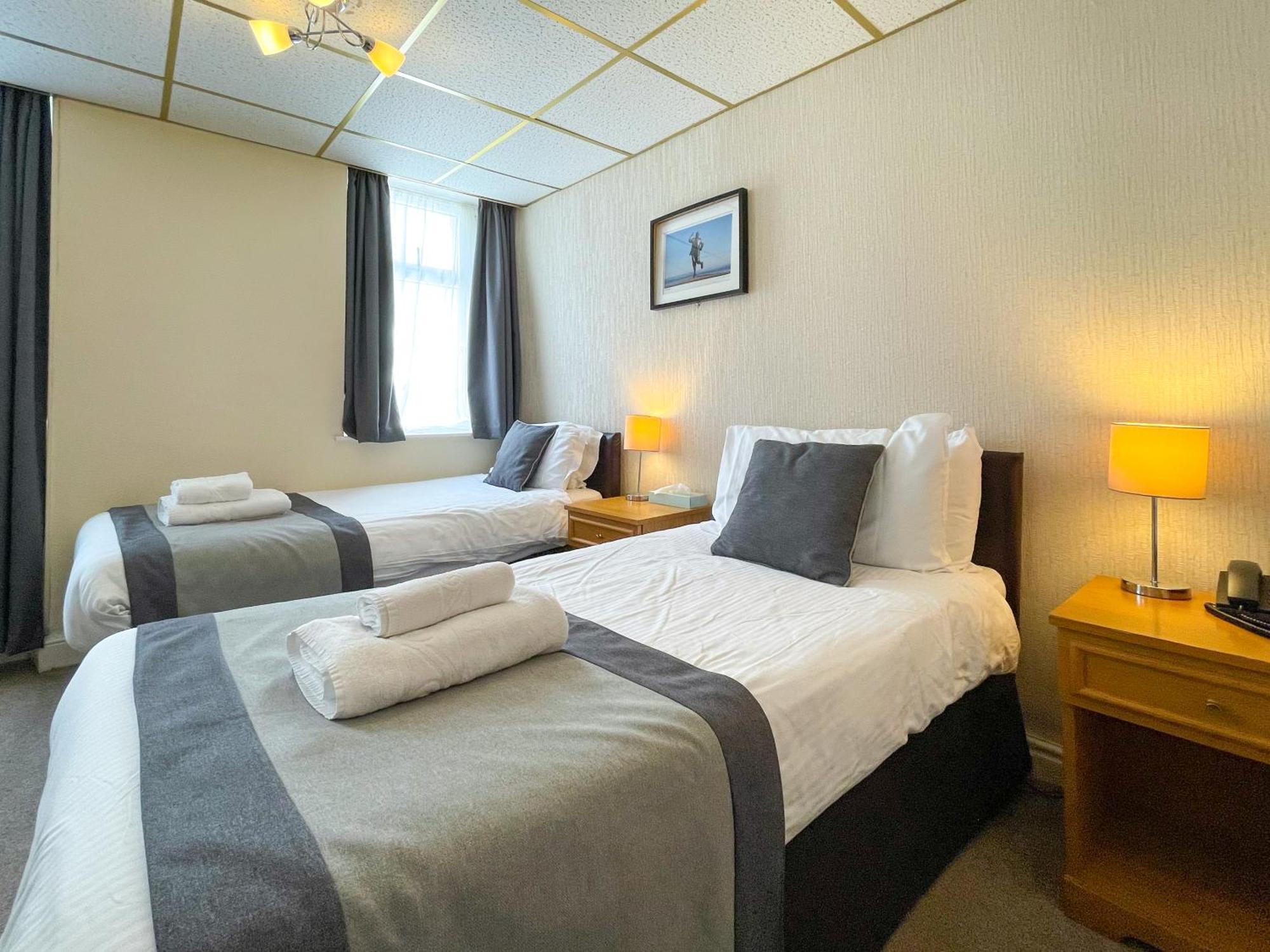 The Auckland Hotel มอร์คัมบ์ ภายนอก รูปภาพ